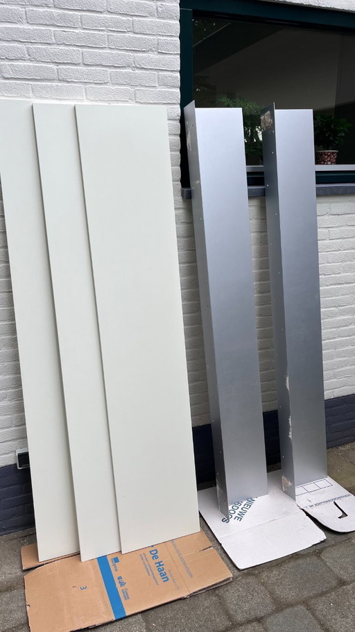 2x Porro load it bookshelves met 3 wandpanelen wit