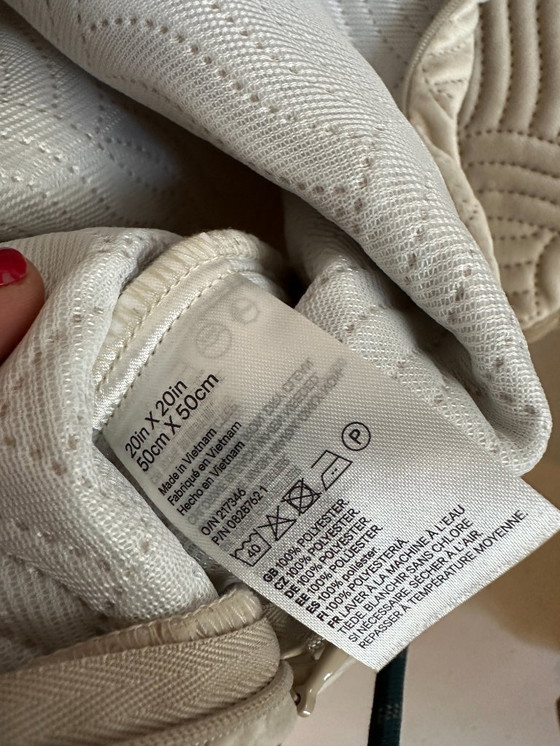 Image 1 of  Elegant 50 x 50 cm square cushion in cream fabric