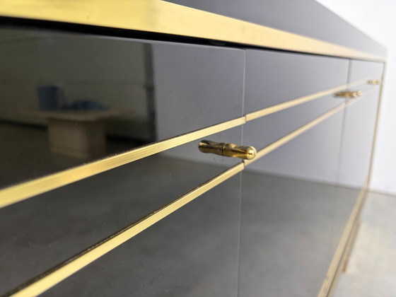 Credenza vintage laccata nera e ottone, anni '80 – Credenze, Legno (photo 8 of 13)