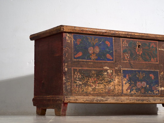 Coffre en bois ancien avec panneaux floraux bleus (Année 1905) #99 – Armoires de rangement (photo 11 of 40)