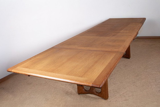 Image 1 of Très grande table de repas extensible, 320 cm, en chêne par Guillerme et Chambron pour Votre Maison 1960.