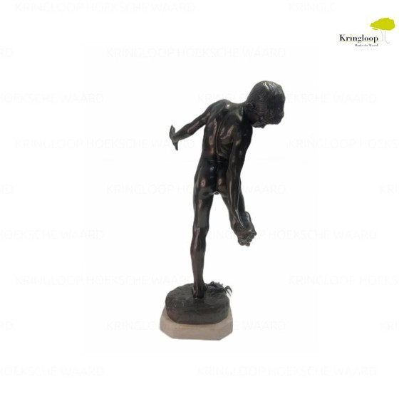 Image 1 of Statua in bronzo "Ragazzo con granchio"