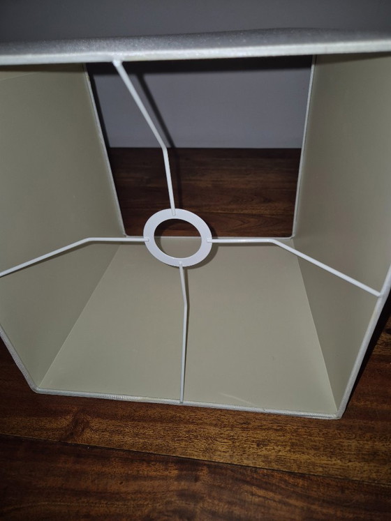 Image 1 of Pantalla de lámpara elegante de satén blanco