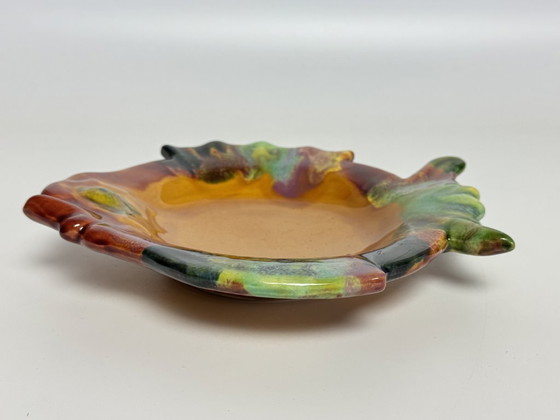 Image 1 of Plato de cerámica esmaltada en forma de pez, diseño de mediados de siglo, de Rosselló Vallauris. Francia, década de 1960.