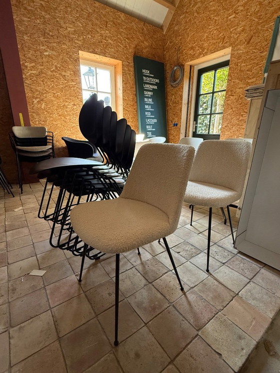 31 Modelli di showroom di design danese e tradizione e Verpan – &Tradition, Sedie da pranzo, Leather, Metal (photo 9 of 14)