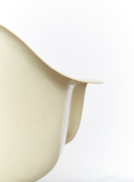Image 1 of Off-White Dax Fiberglas Chair by Charles & Ray Eames for Herman Miller