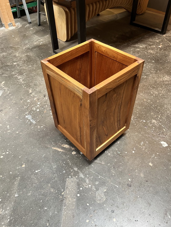 Image 1 of Plantador