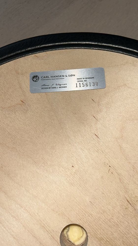 Image 1 of Carl Hanson & Son 3x tabourets de bar en noyer avec assise en cuir