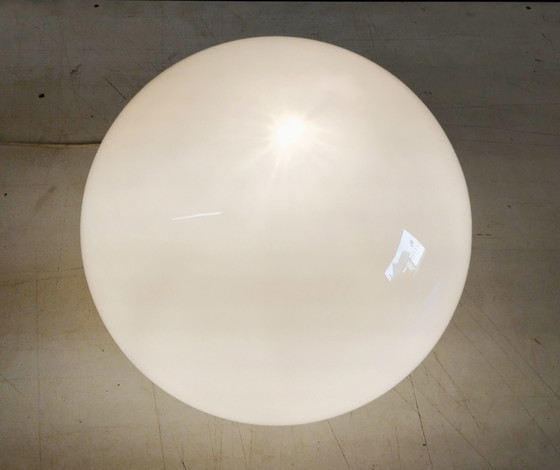 Image 1 of XXL-Tischleuchte aus opalisierendem Glas, 30 cm Durchmesser – Mitte des 20. Jahrhunderts