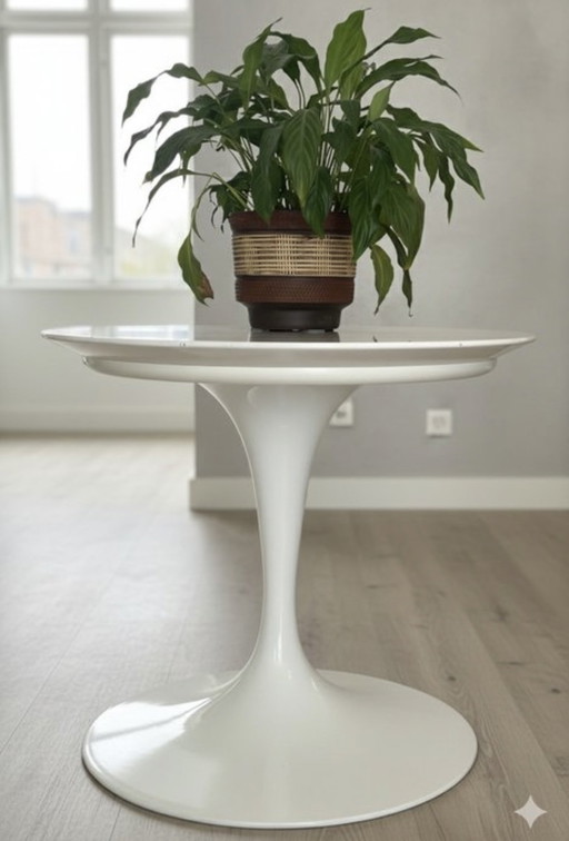 Knoll International - Eero Saarinen - side table model 172-173