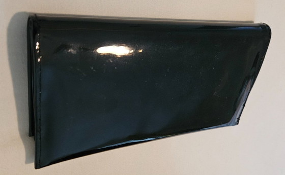 Clutch Yves Saint Laurent in pelle verniciata nera, Plastica, Nero (foto 5 di 15)
