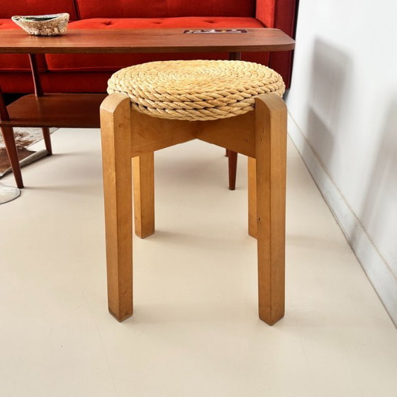 Skandinavischer Kiefernbinsenhocker aus der Mitte des 20. Jahrhunderts – Wood (photo 8 of 14)