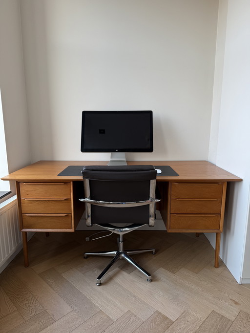 Wunderschöner Schreibtisch aus Holz – Made.com