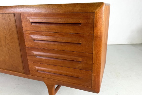 Credenza FA32 di Ib Kofod-Larsen per Faarup - Anni '60 – Faarup Mobelfabrik, Credenze, Legno (photo 7 of 9)