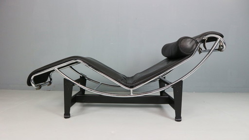 Black leather LC4 chaise longue by Le Corbusier for Cassina, 1980s