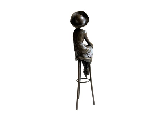 Image 1 of Elegante Bronzeskulptur Frau mit Hut