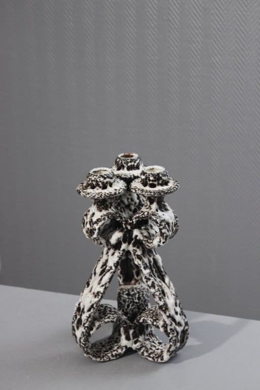 Marius Giuge a Vallauris - Grande candelabro brutalista in ceramica con smalto lava, anni '50