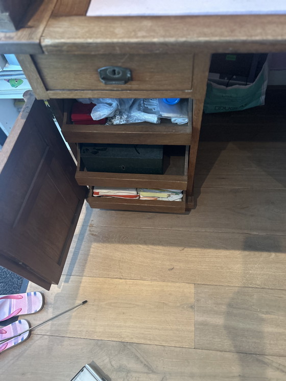 Image 1 of Een antieke/vintage eiken secretaire/ archiefkast, van rond 1900-1920.