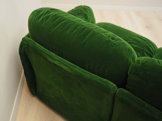 Image 1 of Sofá de terciopelo verde, diseño italiano, años 70, fabricante: Busnelli, diseñador: Arrigo Arrigoni