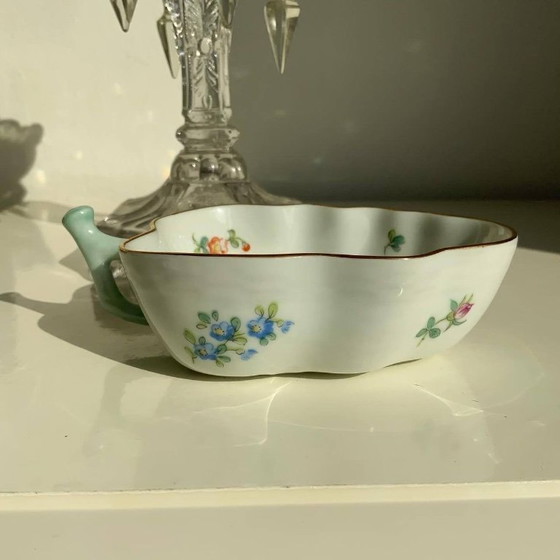 Image 1 of Coppia di antichi piatti giapponesi in porcellana Kutani a forma di foglia – Era Meiji/Taisho – Dipinti a mano e dorati