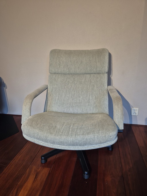 Poltrona girevole Artifort F141