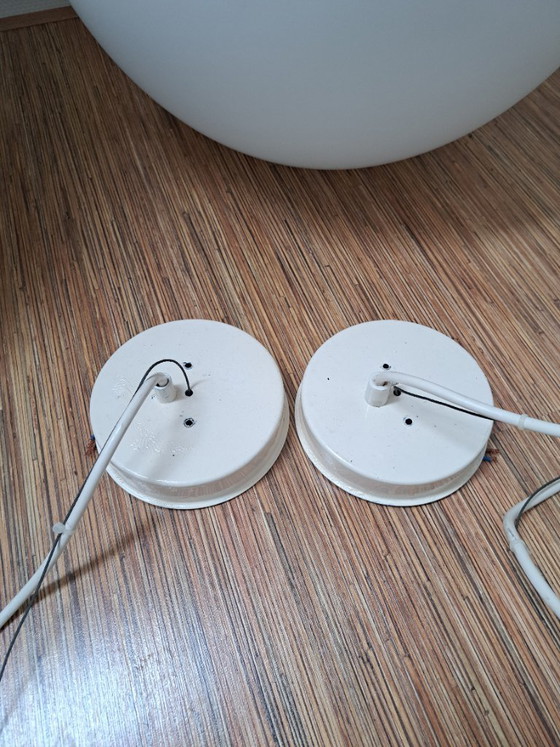 Image 1 of Set mit 2 XL Raak Kugel-Pendelleuchten – Typ B-1156 – Ø50 cm – mattiertes Glas