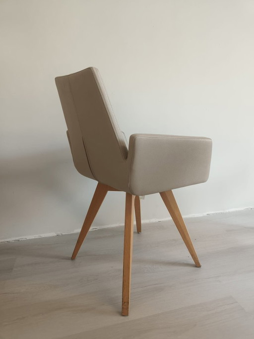 8 Mobitec Mood 43 chairs
