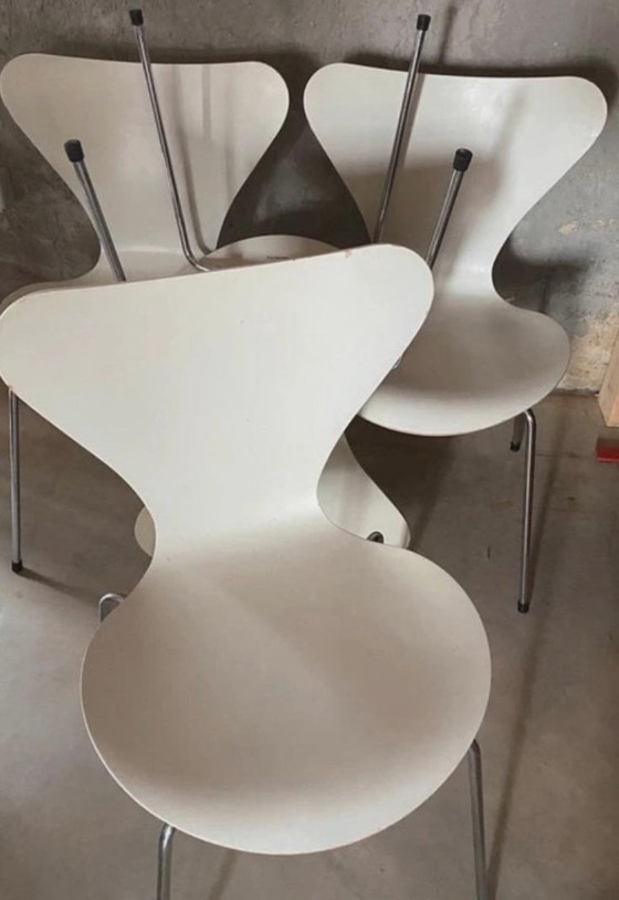 4 Danish chairs by Arne Jacobsen – Fritz Hansen, Dining chairs, Wood, Metal (photo 8 of 11)