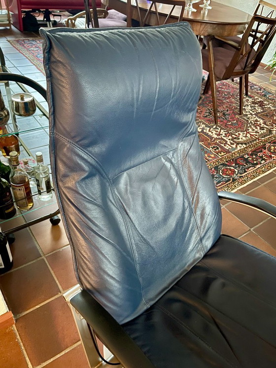 Image 1 of Design Relaxfauteuil De Toekomst – Modern Classic – RVS & Nachtblauw Leer – Als nieuw