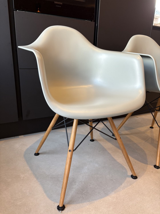 2x Vitra Eames DAW – Sessel, Metal, Plastic (photo 4 of 9)