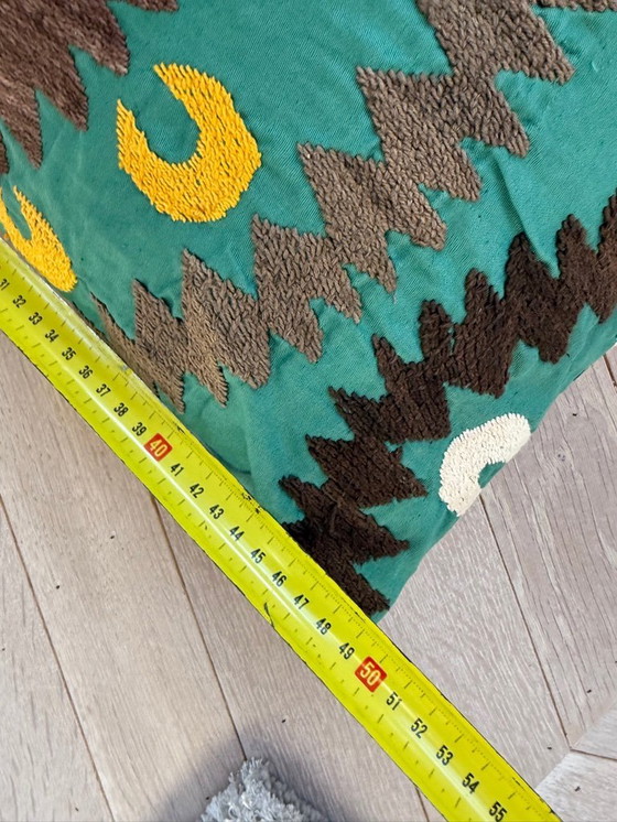 Image 1 of Coussin décoratif brodé vert style bohème Day Birger & Mikkelsen