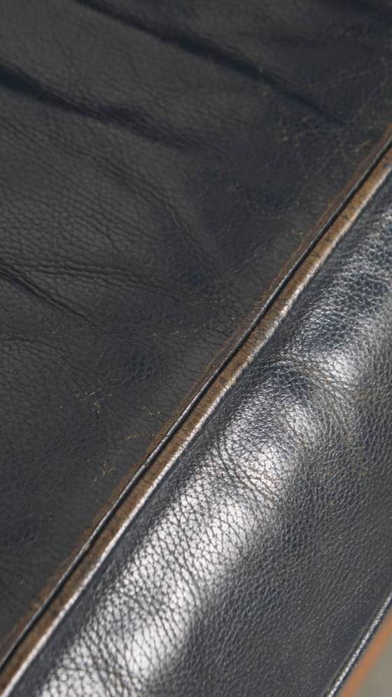 Image 1 of 2.5-zits Art Deco design bank van Schuitema met houtwerk en donkerblauw rundleer