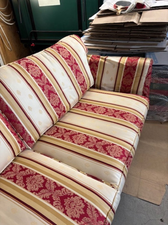 Image 1 of Divano a 3 posti, 2 poltrone e pouf, realizzati a mano in stile inglese.