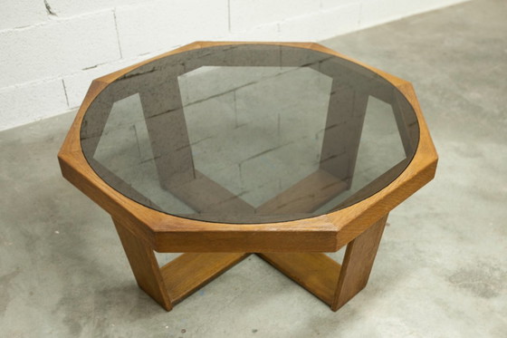 Image 1 of Tavolo esagonale unico, 1977, rovere, vetro fumé, fabbricazione svizzera