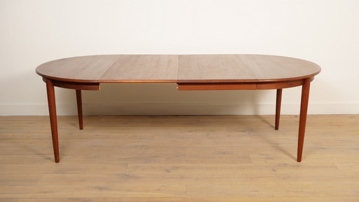 Vintage round dining table | extendable | teak