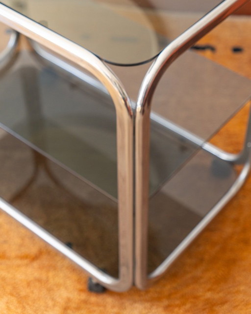 Vintage Beistelltisch mit 3 Ebenen aus Chrom und Rauchglas – 1970er
