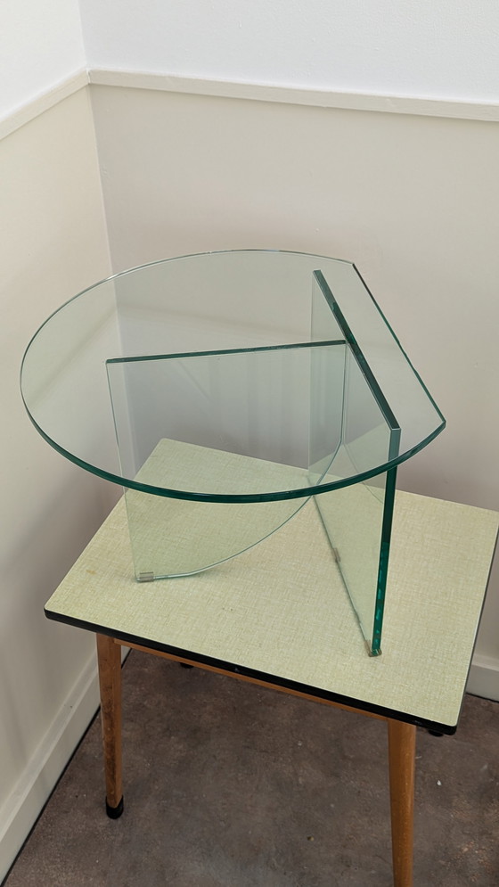 Image 1 of Mesa de centro de cristal geométrica Diseño escultural