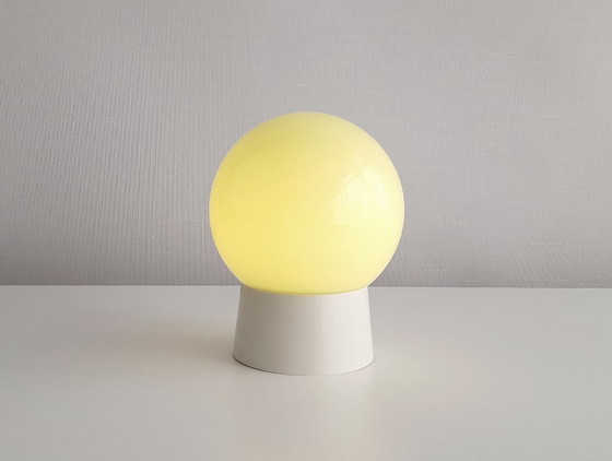 Image 1 of Zacht groen glazen art deco plafondlampje, pastelkleurige glazen bol lamp, small variant