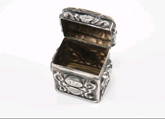 Image 1 of Bellissima scatola in miniatura in argento sterling con coperchio, datata 1864, monogrammata