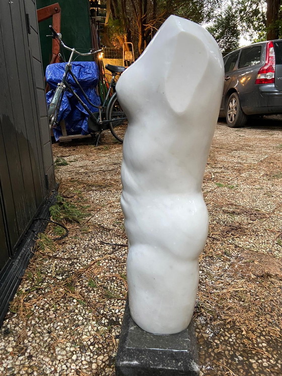 Image 1 of Torso in marmo firmato femminile