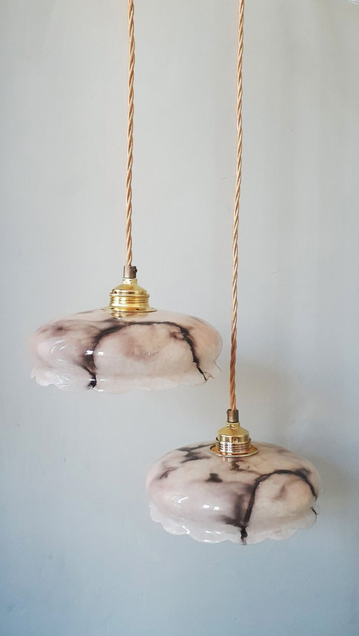 Set vintage hanglampen van opaline glas met marmereffect