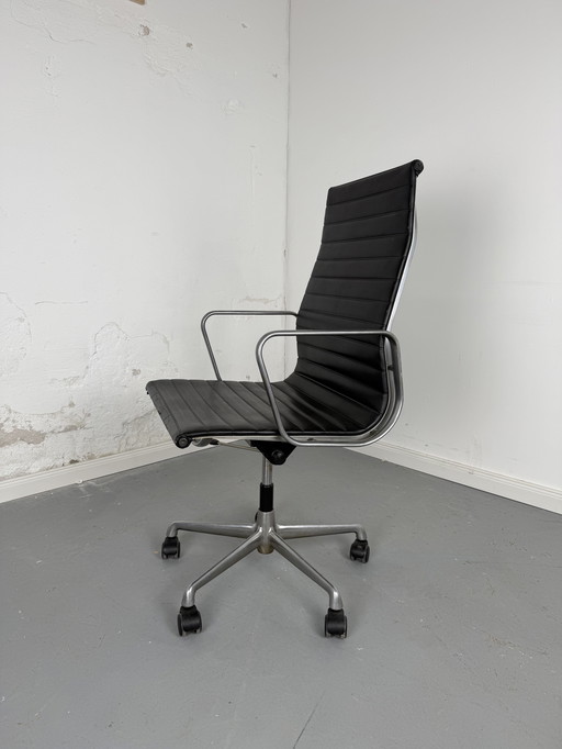 Herman Miller EA 119 - Leather