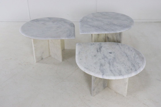 Image 1 of Set di 3 tavolini laterali in marmo, tavolino da caffè a forma di goccia
