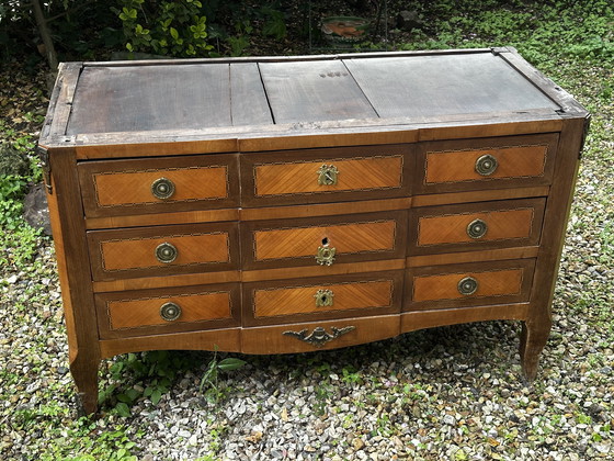 Image 1 of Commode uit de overgangsperiode tussen de Lodewijk XV- en Lodewijk XVI-periode in de 19e eeuw.