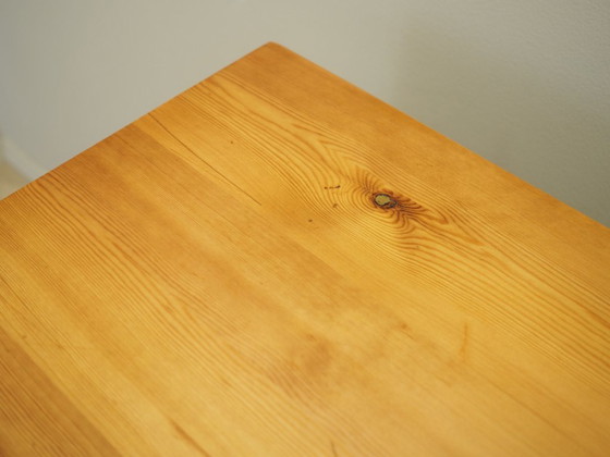 Image 1 of Vitrine en pin, design danois, années 1980, production : Danemark