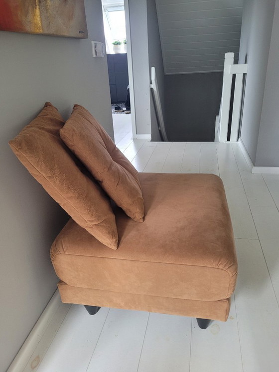 Image 1 of Two Leolux armchairs (Carabas model), one footstool, and three cushions. Upholstery: Alcantara.