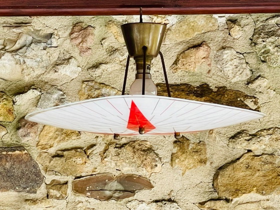 Image 1 of Plafonnier triangulaire en verre et laiton de style Mid-Century