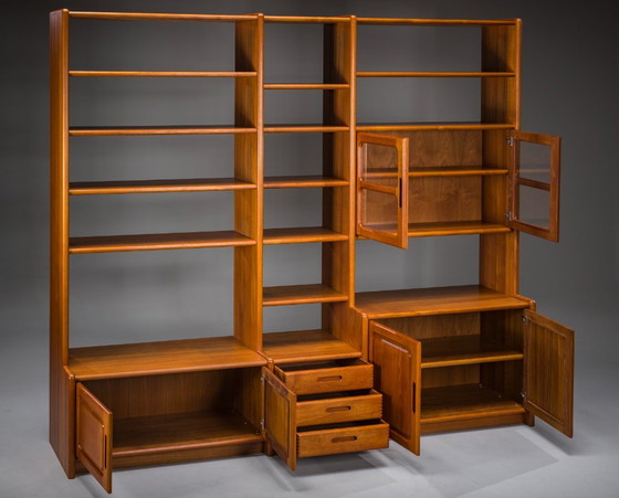 Mid-Century Modern Deense modulaire teak wandmeubel van Dyrlund, Denemarken, jaren 70 – Boekenkasten, Wood (photo 3 of 11)