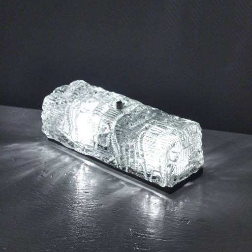 Applique da parete anni '70 in vetro satinato modellato in stile Kaiser, design Erco Limburg