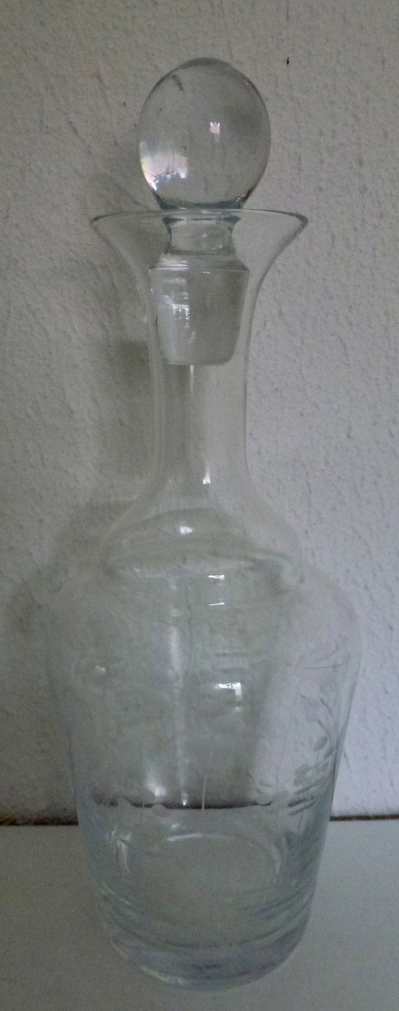 Image 1 of 3 caraffe antiche e 2 bicchieri, splendidamente incisi.